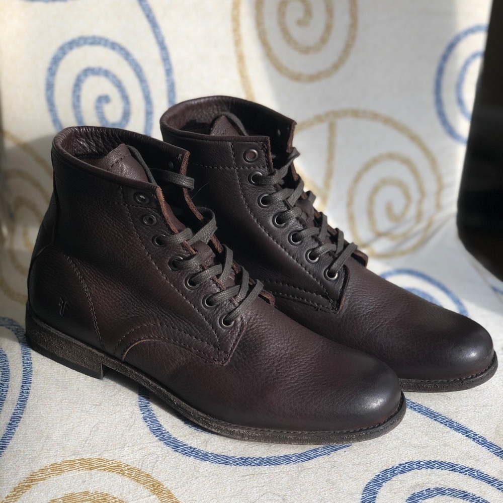 Women’s Frye Tyler lace up boots -size 8